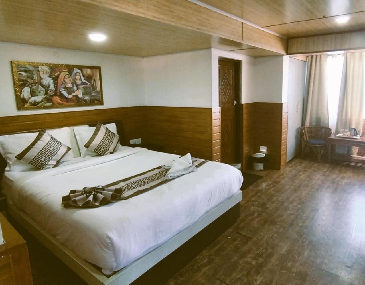 Hotel Kasturi Palace & Restaurant Darjeeling Νταρτζίλινγκ Εξωτερικό φωτογραφία