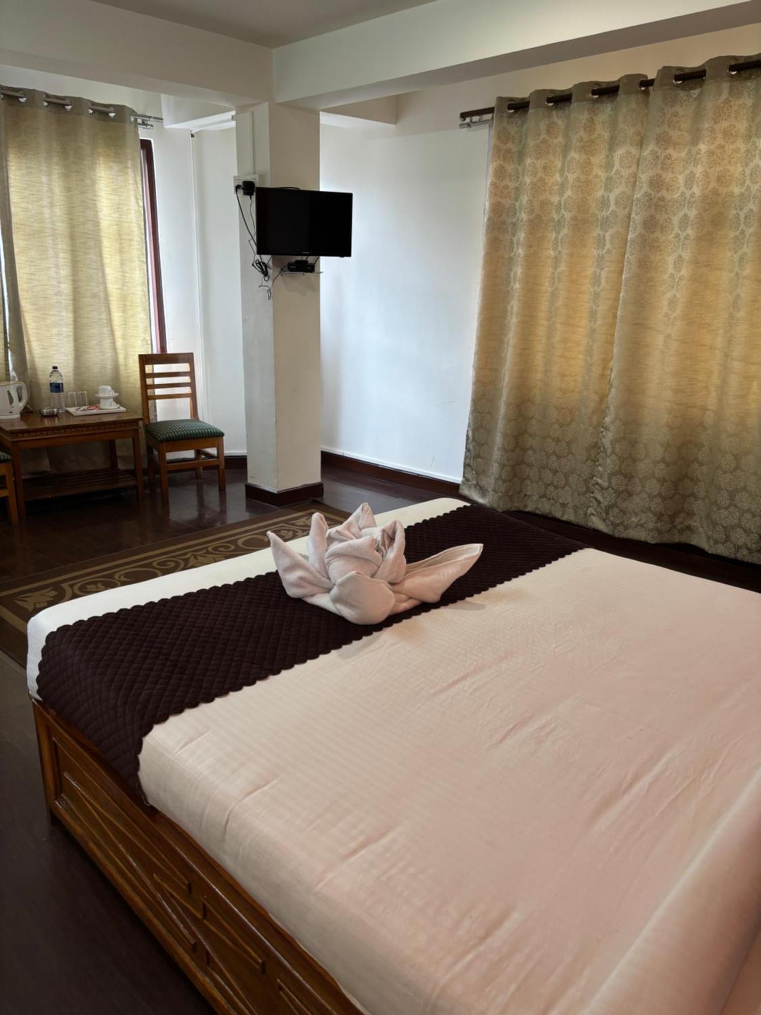 Hotel Kasturi Palace & Restaurant Darjeeling Νταρτζίλινγκ Εξωτερικό φωτογραφία