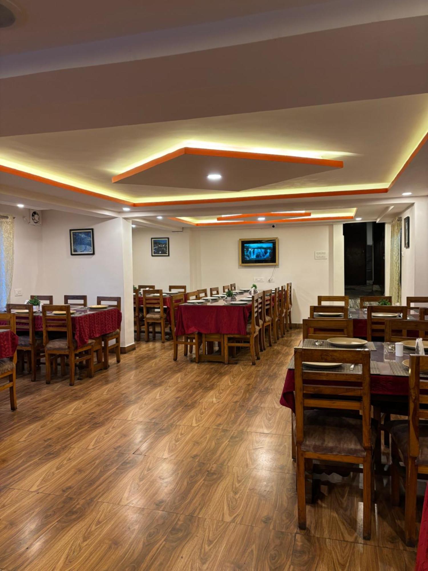 Hotel Kasturi Palace & Restaurant Darjeeling Νταρτζίλινγκ Εξωτερικό φωτογραφία